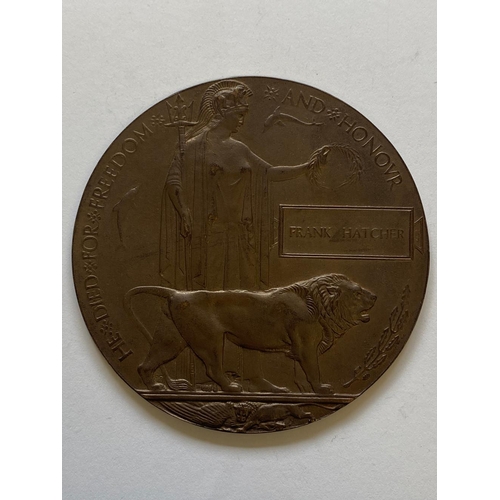 292 - A FIRST WORLD WAR PAIR AND MEMORIAL PLAQUE TO THE MACHINE GUN CORPS. A Great War pair comprising War... 