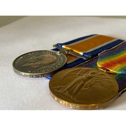 308 - A FIRST WORLD WAR PAIR AND MEMORIAL PLAQUE TO THE ARGYLL AND SUTHERLAND HIGHLANDERS. A Great War Pai... 