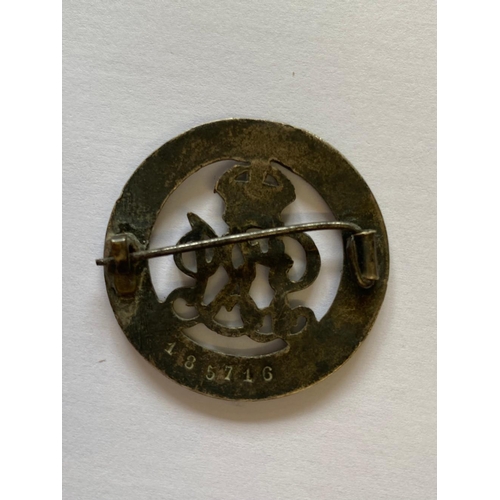 87 - A SILVER WAR BADGE TO THE LIVERPOOL REGIMENT. A silver war badge number 185716. This badge is record... 