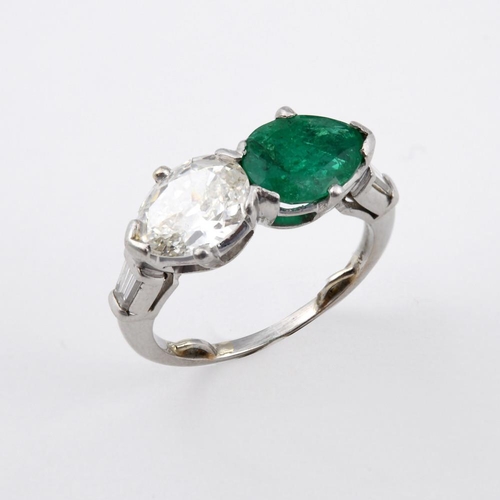 1197 - AN EMERALD AND DIAMOND RING. mounted with a pear-shaped diamond and a pear-shaped emerald, with a ta... 