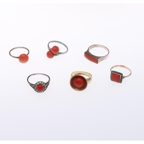 907 - A QUANTITY OF ASSORTED CORAL JEWELLERY IN BROWN LEATHER JEWELLERY BOX. a pair of Georgian drop earri... 