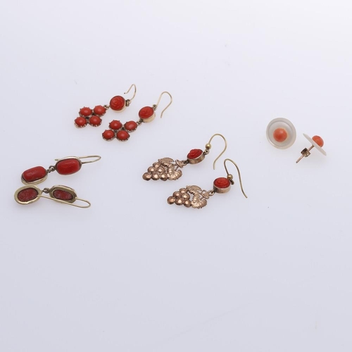 907 - A QUANTITY OF ASSORTED CORAL JEWELLERY IN BROWN LEATHER JEWELLERY BOX. a pair of Georgian drop earri... 