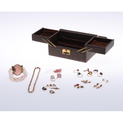 907 - A QUANTITY OF ASSORTED CORAL JEWELLERY IN BROWN LEATHER JEWELLERY BOX. a pair of Georgian drop earri... 