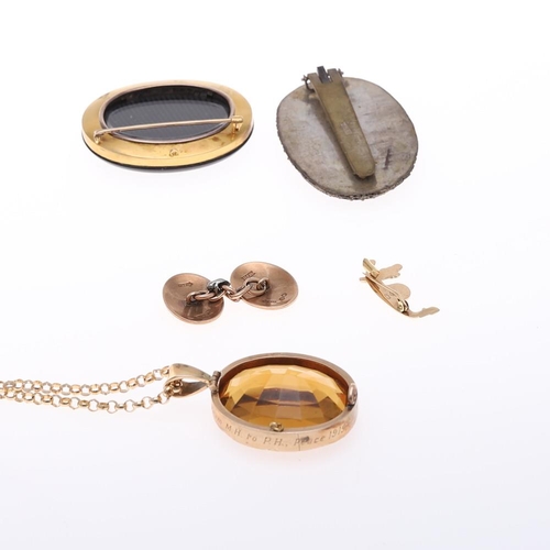 914 - A QUANTITY OF JEWELLERY. including a black onyx and diamond mourning brooch, a large citrine and gol... 