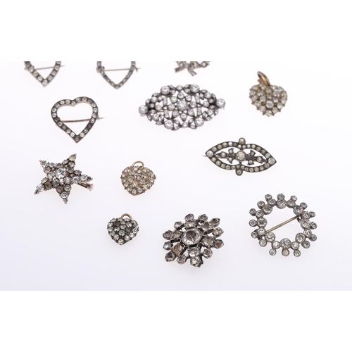 917 - A QUANTITY OF ASSORTED PASTE SET JEWELLERY. mainly brooches and pendants.  **BP 22.5% inc VAT + Lot ... 