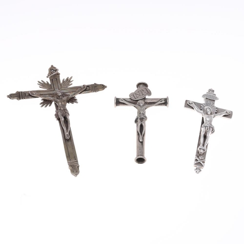 919 - A QUANTITY OF EARLY PECTORAL CRUCIFORM PENDANTS. all depicting Christ on the Cross, metal.  **BP 22.... 