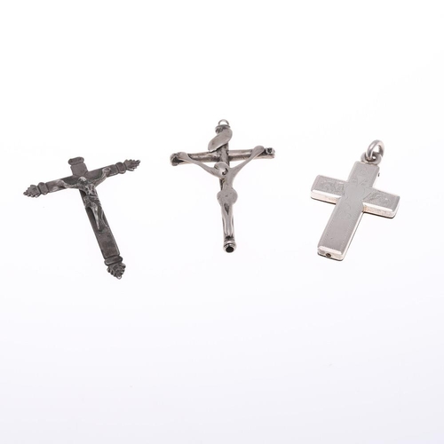 919 - A QUANTITY OF EARLY PECTORAL CRUCIFORM PENDANTS. all depicting Christ on the Cross, metal.  **BP 22.... 