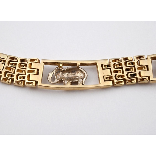 939 - A 14CT TWO COLOUR GOLD ELEPHANT COLLAR NECKLACE. formed alternately with standing elephants and bric... 