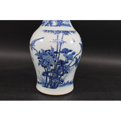 901 - 17THC CHINESE BLUE & WHITE TRANSITIONAL PORCELAIN VASE. A 17thc transitional vase with a slender tap... 