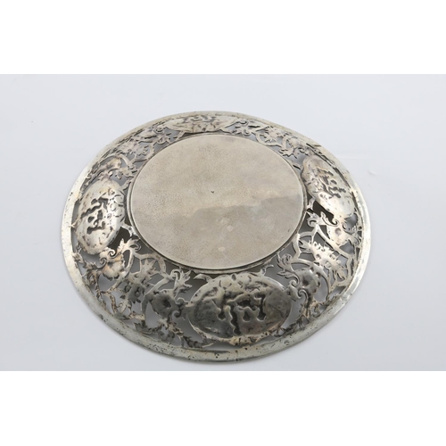 142 - A LATE 19TH/ EARLY 20TH CENTURY FRENCH DECORATIVE PLATE. circular, with a pierced border of flowers ... 