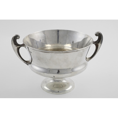 156 - AN EDWARDIAN ART NOUVEAU TWO-HANDLED BOWL. with two flying scroll handles and a slightly flaring cir... 