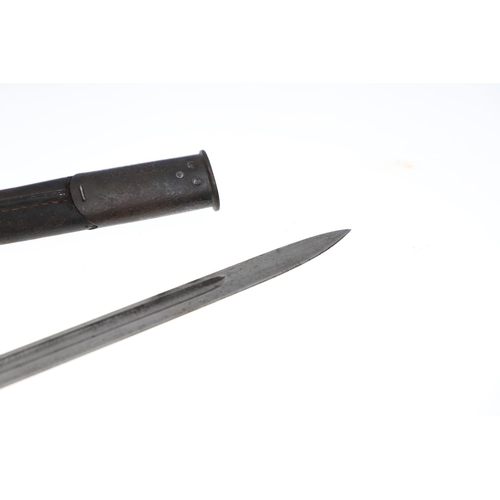 103 - A FIRST WORLD WAR BAYONET, POSSIBLY U.S. ISSUE. With a 43cm pointed, single sided fullered blade sta... 