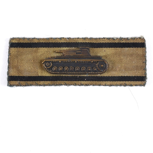 256 - A SECOND WORLD WAR GERMAN TANK DESTROYERS BADGE IN GOLD. A Tank Destroyers badge with black stripes ... 