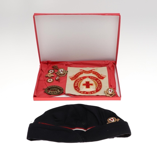 271 - BRITISH RED CROSS NURSES CAP AND A COLLECTION OF BADGES. An unusual First World War Red Cross Nurse'... 