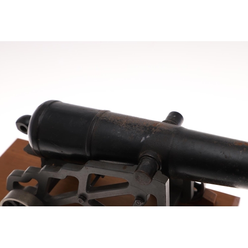 34 - A MODEL OF A NINETEENTH CENTURY 32 POUNDER CANNON. A finely manufactured model of a 19th century 32 ... 