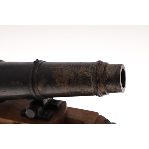 35 - A MODEL OF A NINETEENTH CENTURY 68 POUNDER CARRONADE FROM HMS VICTORY'S FOC'SLE. A finely made model... 