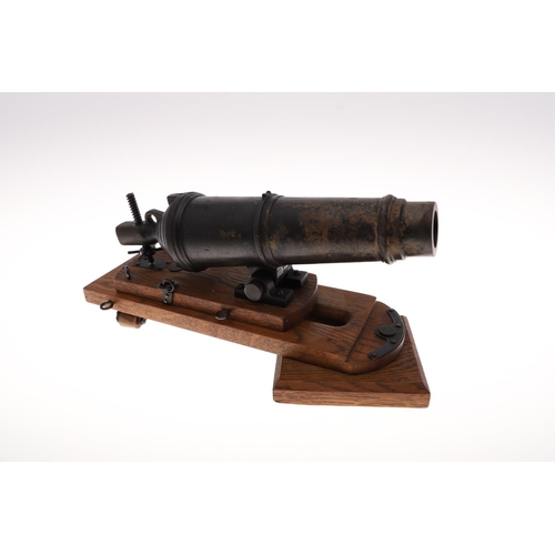 35 - A MODEL OF A NINETEENTH CENTURY 68 POUNDER CARRONADE FROM HMS VICTORY'S FOC'SLE. A finely made model... 