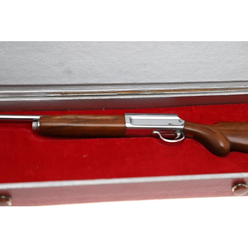 37 - A DECORATIVE MINIATURE RIFFLE IN PRESENTATION CASE. A well made miniature non-firing rifle with a 15... 