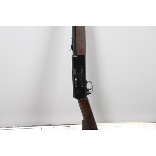 39 - A CROSSMAN 2200 MAGNUM AIR RIFLE. A Crossman 2200 Magnum model 2200 .22 pneumatic air rifle by Cross... 