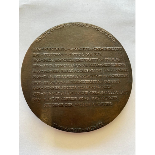 468 - A LARGE CASED LAUDATORY MEDAL FOR LUDWIG MOND. A large bronze medal commemorating the 70th birthday ... 