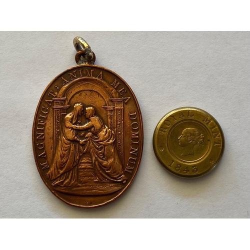 483 - A ROYAL MINT SOVEREIGN WEIGHT AND A CATHOLIC PENDANT. A sovereign weight, obverse with a young portr... 