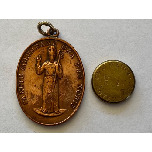 483 - A ROYAL MINT SOVEREIGN WEIGHT AND A CATHOLIC PENDANT. A sovereign weight, obverse with a young portr... 