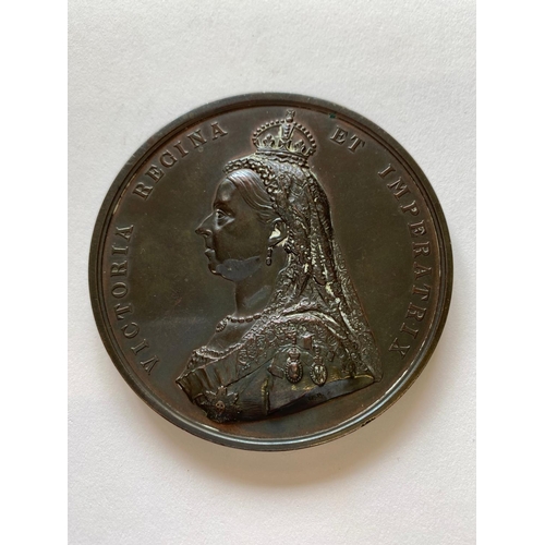 486 - A BRONZE MEDAL COMMEMORATING QUEEN VICTORIA'S GOLDEN JUBILEE. A commemorative bronze medal celebrati... 