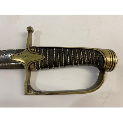 52 - A 19TH CENTURY FRENCH CAVALRY SWORD. A 19th Century French Cavalry Sword with an 80cm curved single ... 