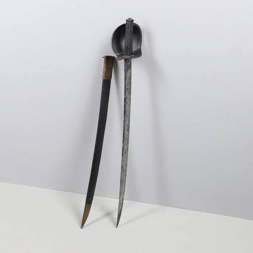 55 - AN 1833 PATTERN FRENCH NAVAL CUTLASS AND SCABBARD. With a broad, pointed and curved 68cm blade with ... 