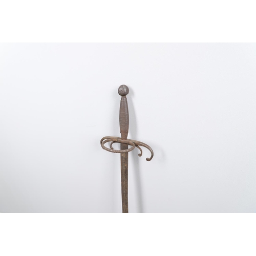 59 - A VICTORIAN 'CRAB CLAW' STYLE RAPIER. With a 96cm straight tapering blade with elaborate double 'cra... 