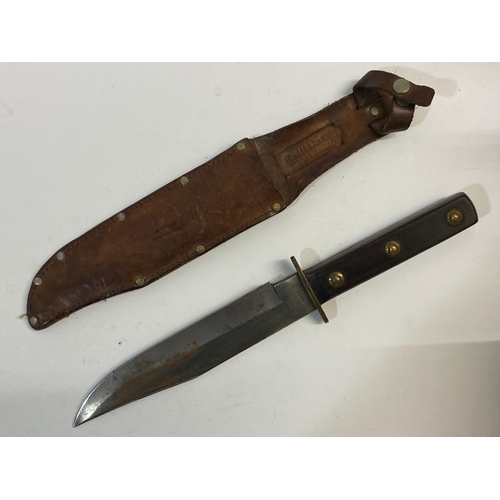 83 - A GERMAN BOWIE KNIFE AND SHEATH. A large German Bowie Knife with an 18cm shaped blade with bowie poi... 