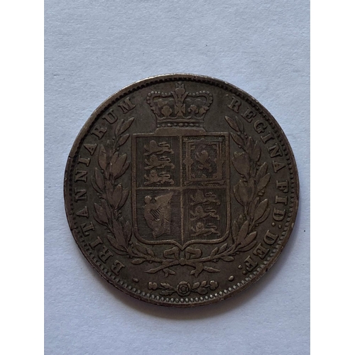 559 - A QUEEN VICTORIA HALFCROWN 1848. A Queen Victoria Halfcrown, young haead l. Crowned shield of arms, ... 