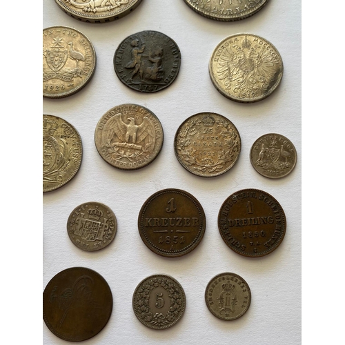 586 - TWO GEORGE V 'ROCKING HORSE' CROWNS AND A SMALL COLLECTION OF WORLD COINS. Crowns for 1892, 1935, wi... 