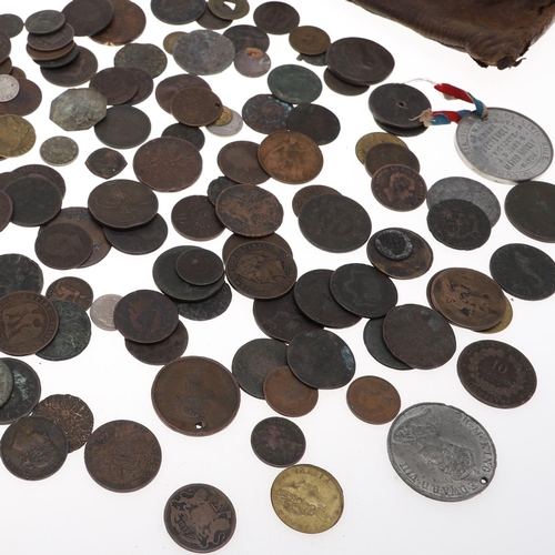 622 - A COLLECTION OF 17TH CENTURY AND LATER MIXED COINS. A mixed collection of 17th century and later cop... 