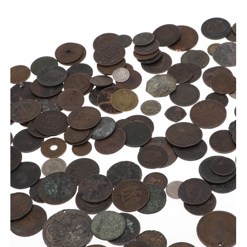 622 - A COLLECTION OF 17TH CENTURY AND LATER MIXED COINS. A mixed collection of 17th century and later cop... 