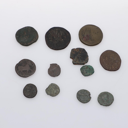 625 - A COLLECTION OF ROMAN AND OTHER ANCIENT COINS. A collection of mixed Roman and other ancient coins t... 