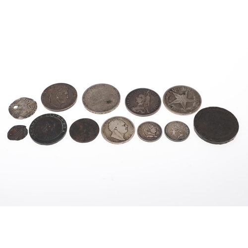 641 - A SMALL COLLECTION OF SILVER AND COPPER TO INCLUDE A HAMMERED SHILLING. A small collection of coins ... 