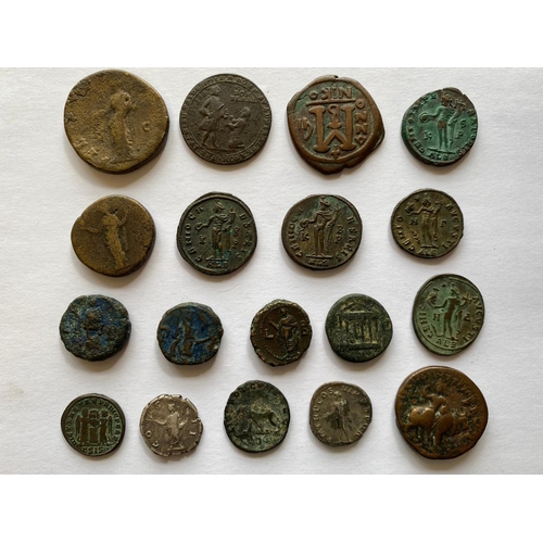 678 - A COLLECTION OF ROMAN COINS TO INCLUDE SILVER AND OTHERS. Coins of Maximinus  I (235-285) and others... 