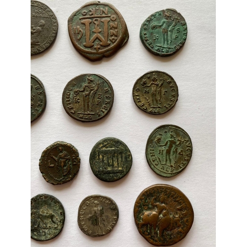 678 - A COLLECTION OF ROMAN COINS TO INCLUDE SILVER AND OTHERS. Coins of Maximinus  I (235-285) and others... 