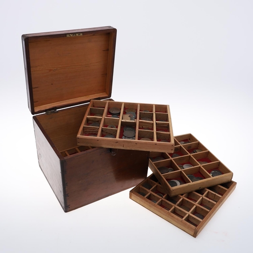 685 - A VICTORIAN COLLECTORS BOX OF GB AND WORLD COINS. A Victorian collectors box with rising lid with ce... 