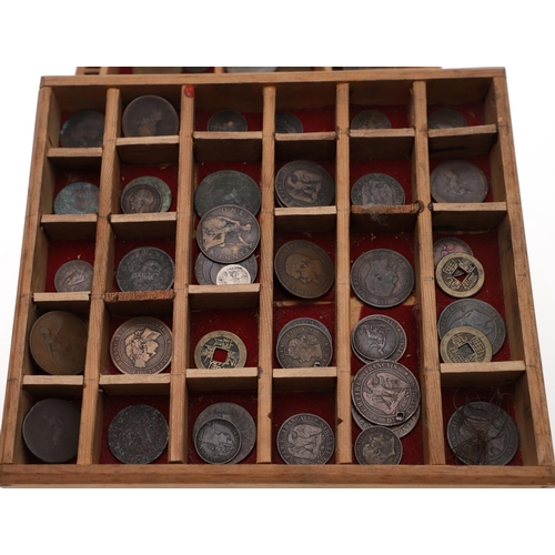 685 - A VICTORIAN COLLECTORS BOX OF GB AND WORLD COINS. A Victorian collectors box with rising lid with ce... 