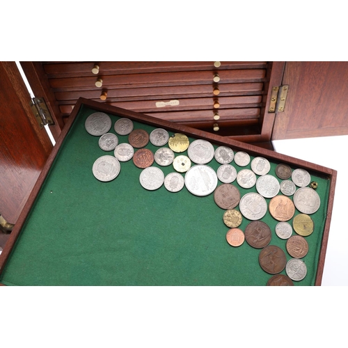 686 - A VICTORIAN MAHOGANY COIN CABINET AND CONTENTS. A Victorian Mahogany coin cabinet with a rectangular... 