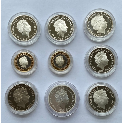 702 - A COLLECTION OF ROYAL MINT COMMEMORATIVE SILVER PROOF £5.00 COINS AND £2.00 COINS. Royal Mint issues... 