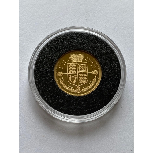 781 - A TRISTAN DA CUNA 2020 GOLD LAUREL. A Tristan Da Cuna Gold Laurel, obverse Queen Elizabeth II l., re... 