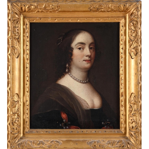 515 - WILLEM  WISSING (1656-1687). His circle. PORTRAIT OF A LADY. Bust length, wearing a dark dress with ... 