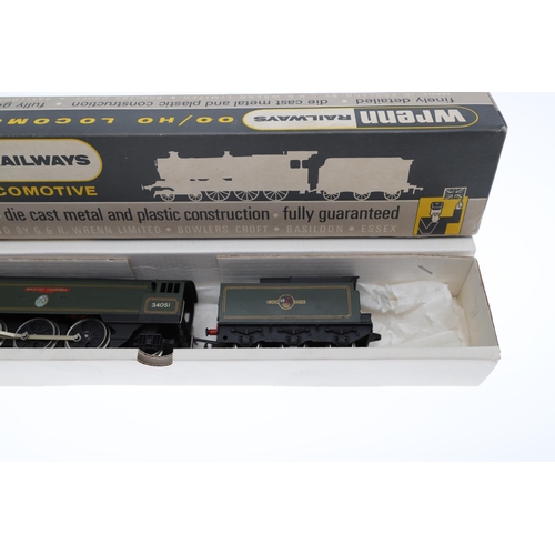 636 - WRENN BOXED LOCOMOTIVE - WINSTON CHURCHILL. A boxed W2265 Winston Churchill, 34051 4-6-2 locomotive ... 