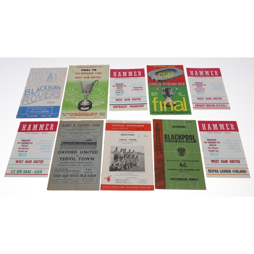 662 - COLLECTION OF FOOTBALL PROGRAMMES INCLUDING 1938 FA CUP FINAL PROGRAMME & TICKET. A 1938 FA Cup fina... 