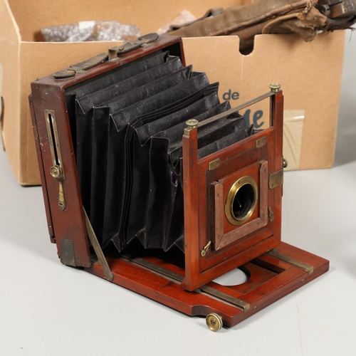 663 - ENGLISH PLATE CAMERA ' THE DUCHESS' & ACCESSORIES. Made by Houghtons, a large mahogany plate camera ... 