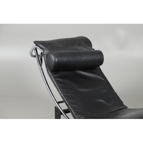 682 - AFTER 'LE CORBUSIER' A DESIGNER LEATHER & CHROME RECLINING LOUNGE CHAIR. A 'LC4' lounge chair with t... 