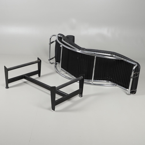 682 - AFTER 'LE CORBUSIER' A DESIGNER LEATHER & CHROME RECLINING LOUNGE CHAIR. A 'LC4' lounge chair with t... 